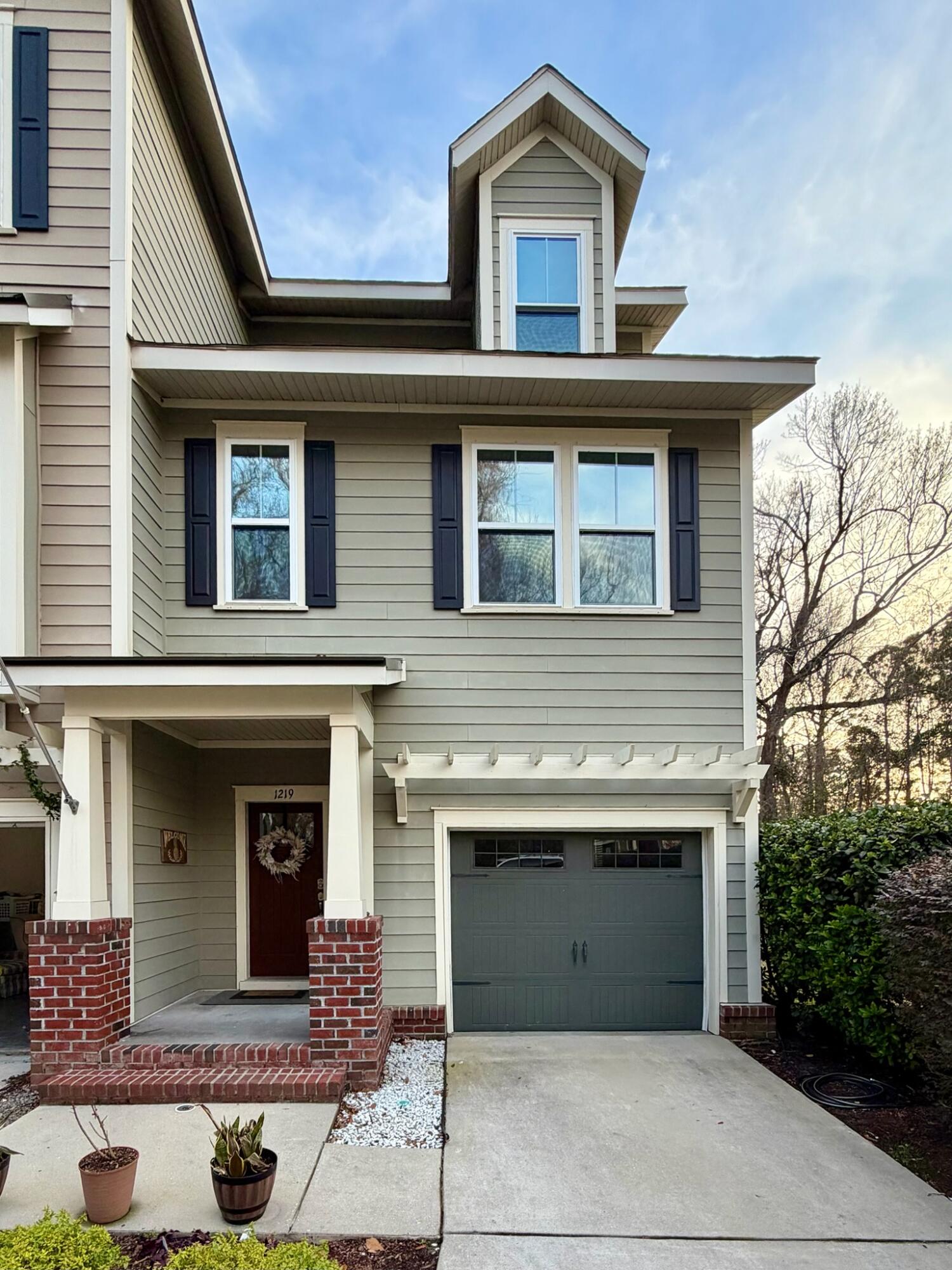 1219 Dingle Road