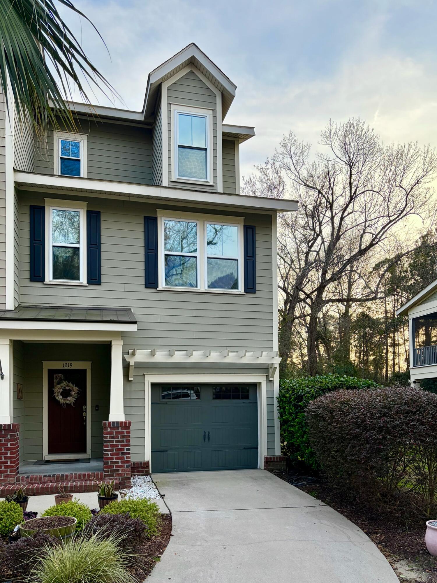 1219 Dingle Road