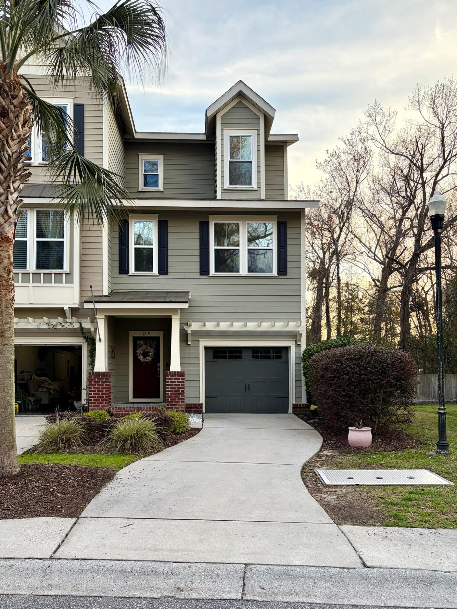 1219 Dingle Road