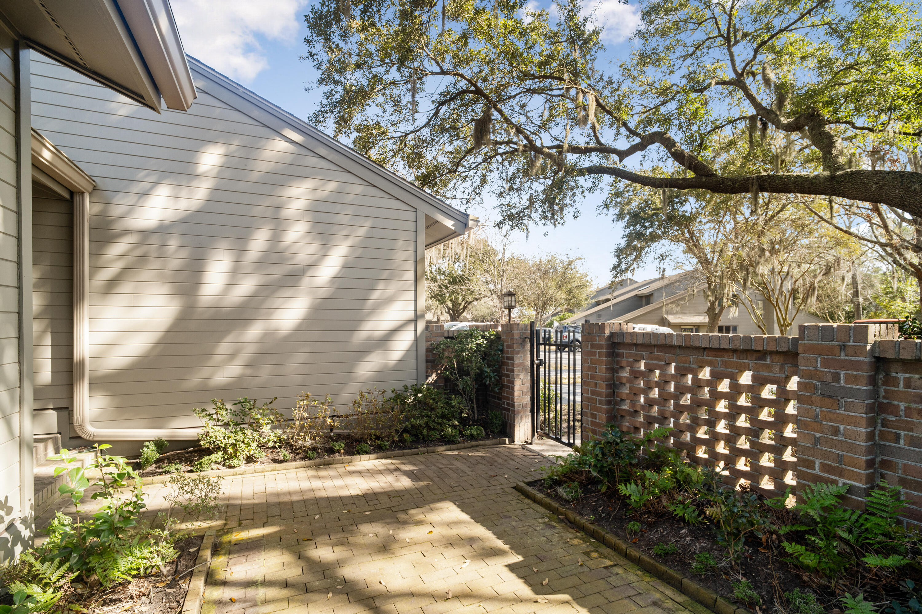 33 Wappoo Creek Place