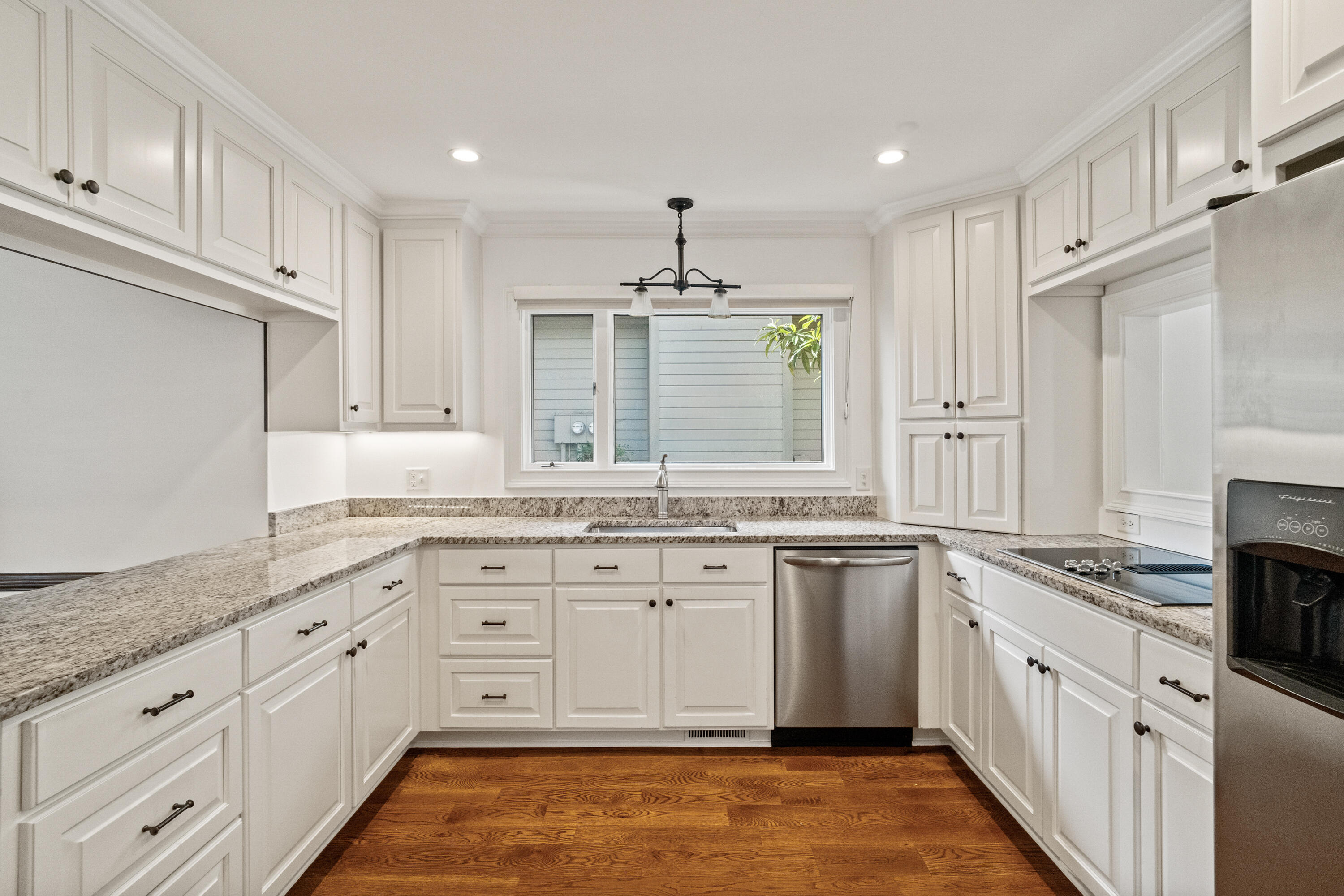 33 Wappoo Creek Place