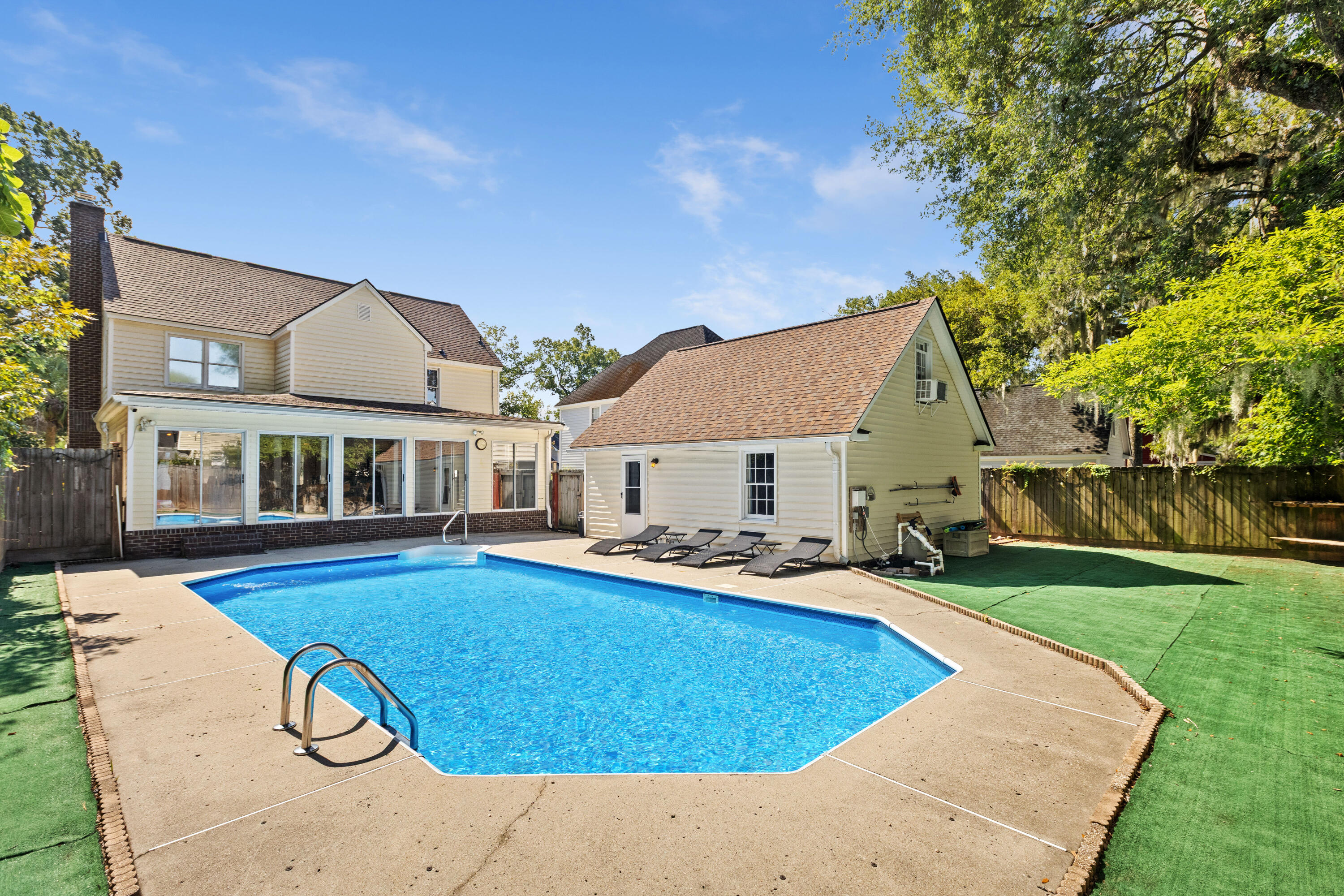 306 Anadale Court