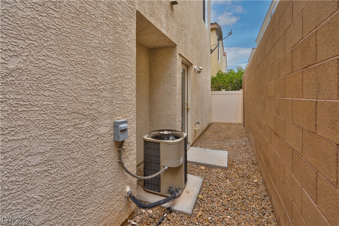 7687 Hampton Cove Lane