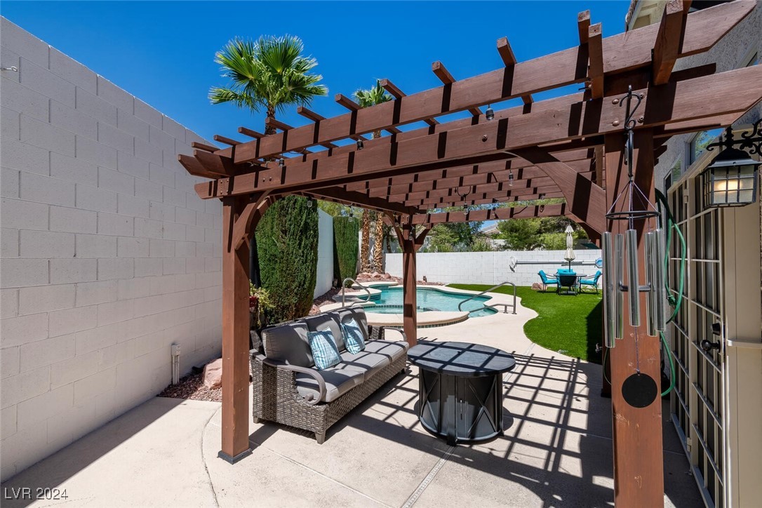 1609 Saddle Rock Circle