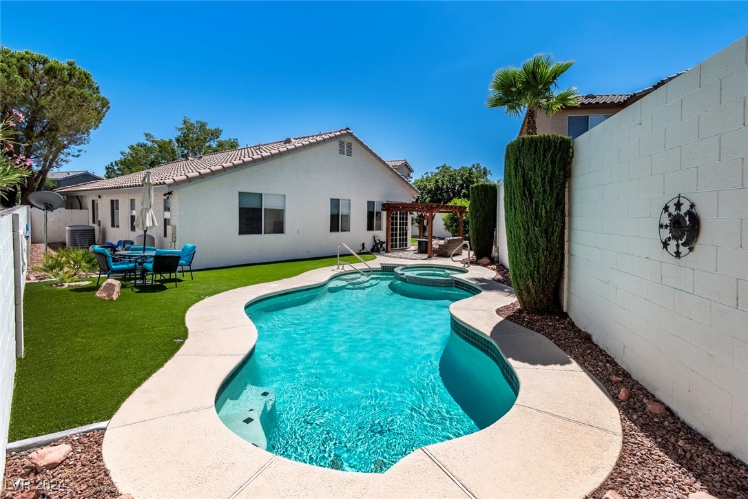 1609 Saddle Rock Circle