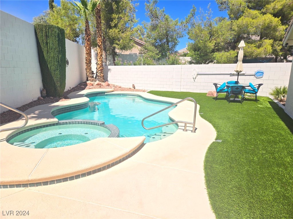 1609 Saddle Rock Circle