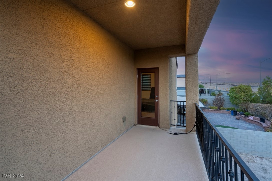 6877 Painted Morning Avenue