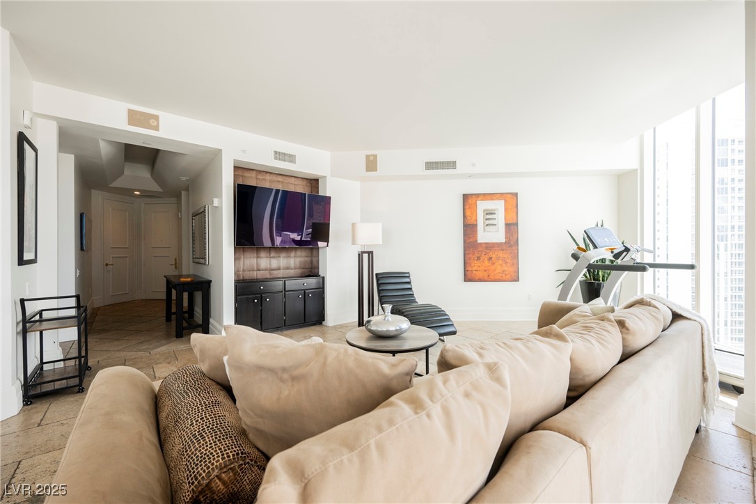 2747 Paradise Road 2606