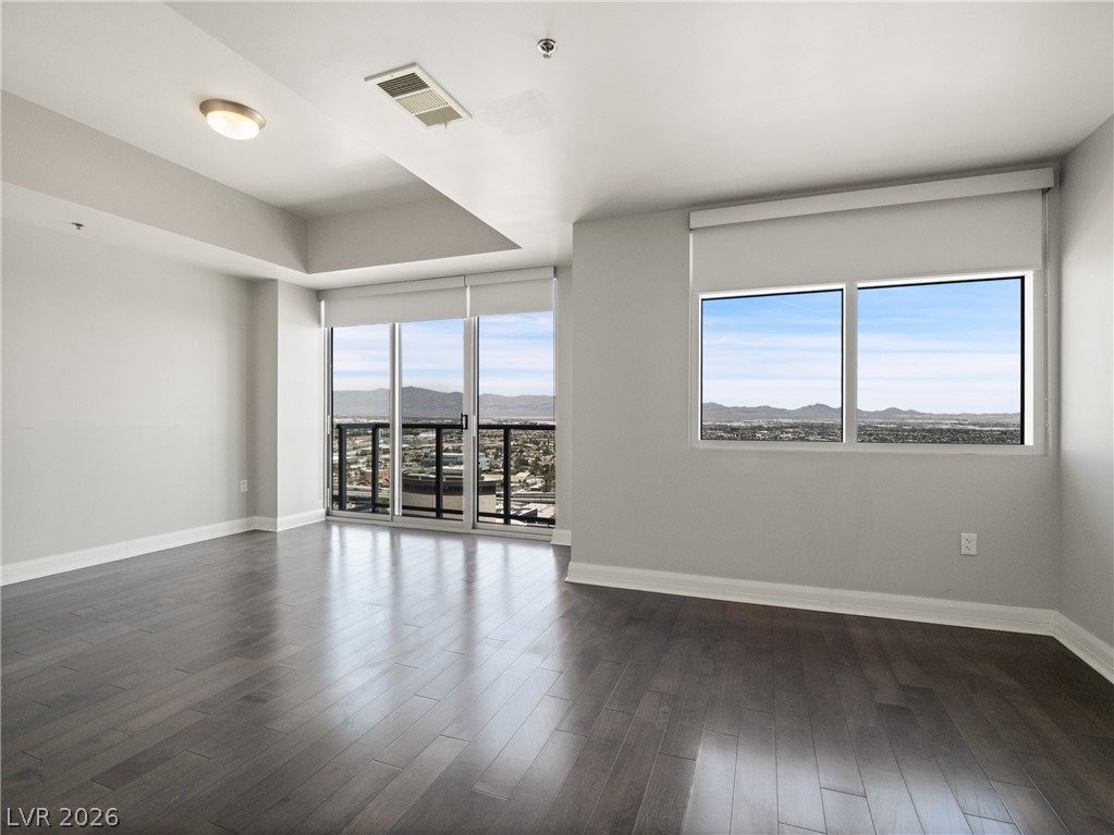 150 Las Vegas Boulevard 2512