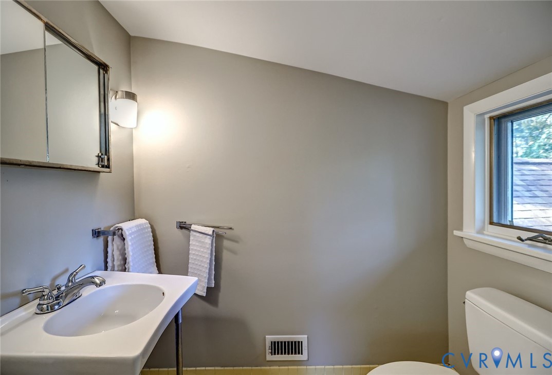 8801 & 8804 Riverside Dr