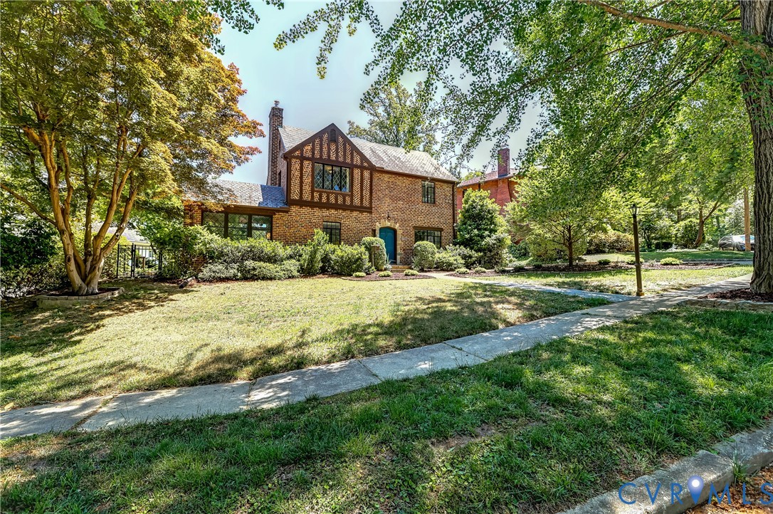 4814 Riverside Dr
