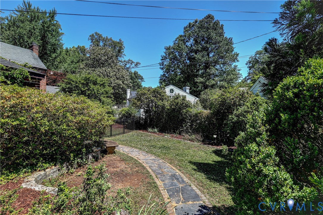 4814 Riverside Dr