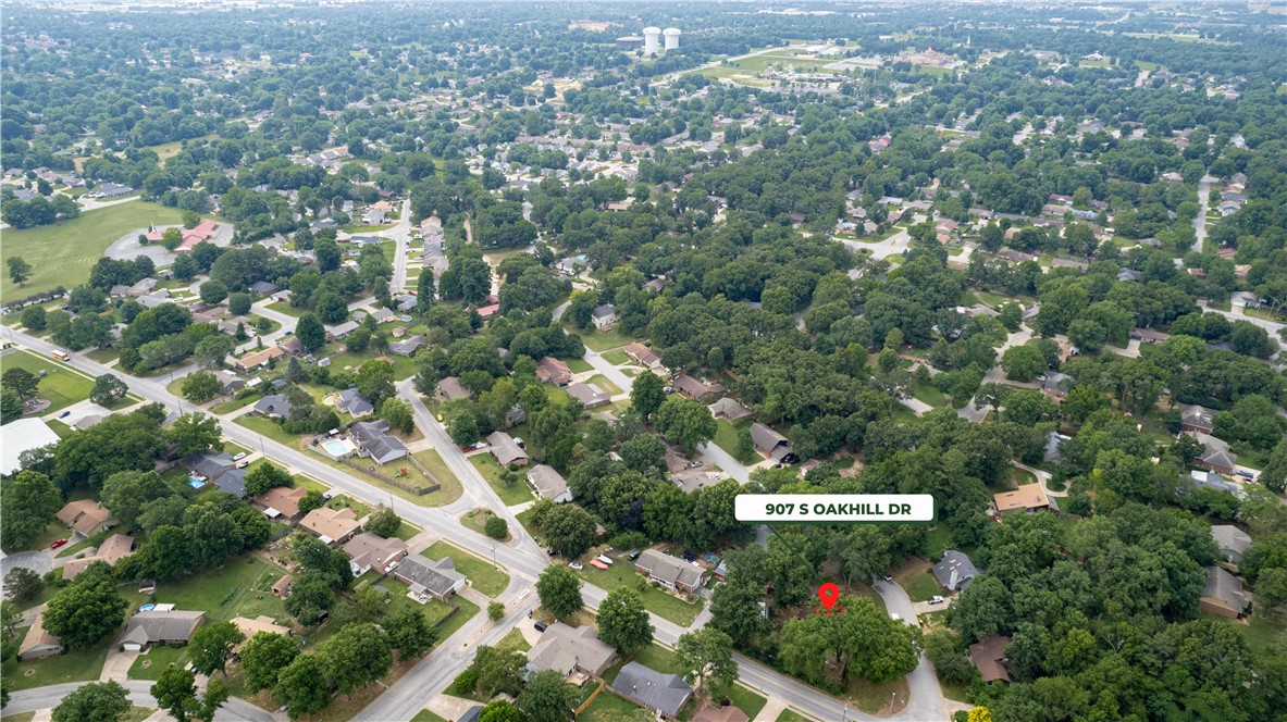 Aerial view of 907 S Oakhill Drive, marked among tree-lined homes and streets.