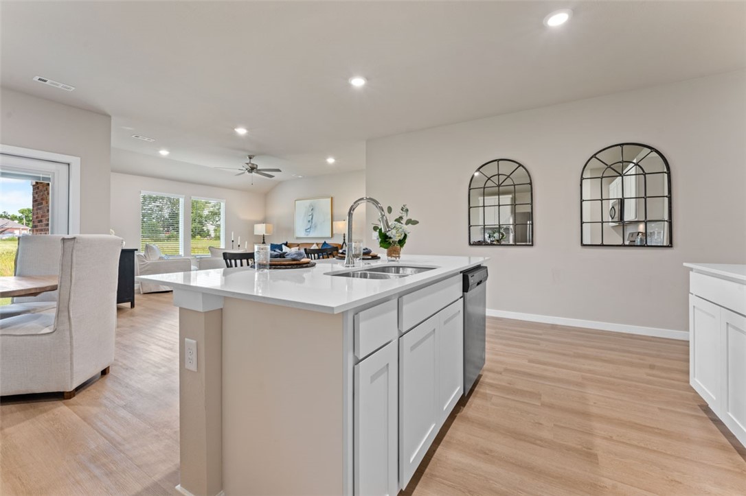 376 W Snow Bend