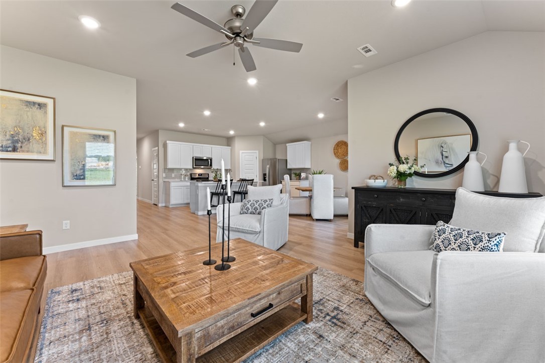 376 W Snow Bend
