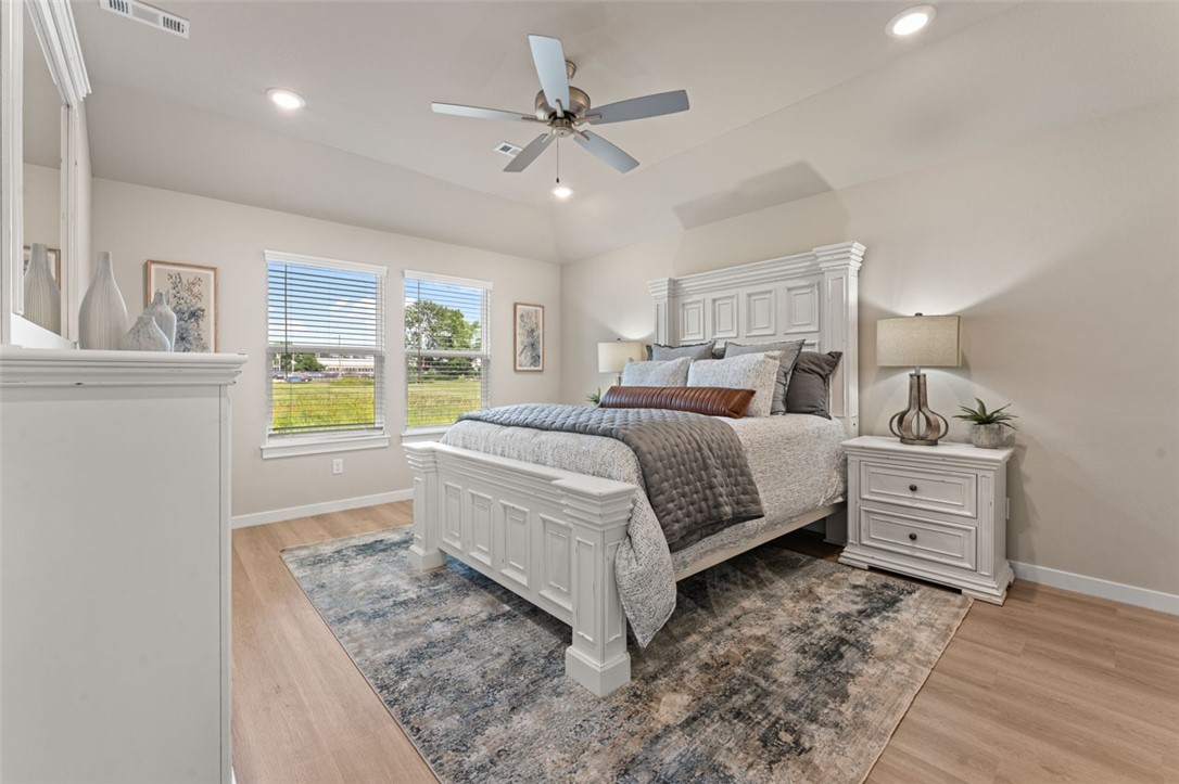 376 W Snow Bend
