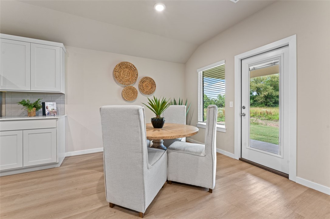 376 W Snow Bend