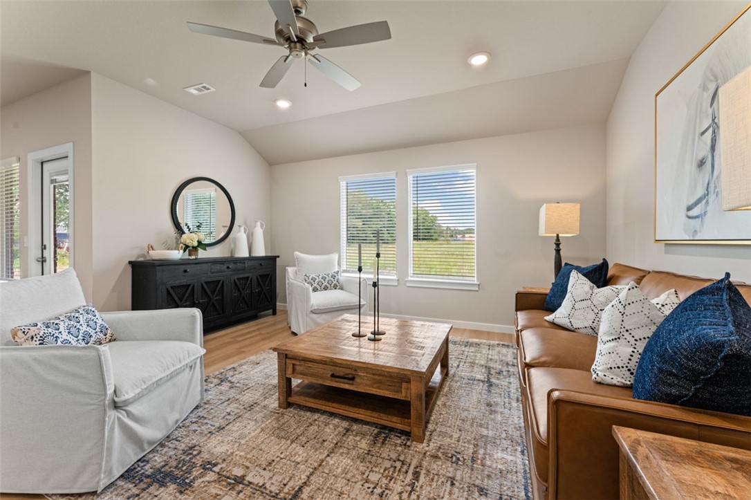 376 W Snow Bend