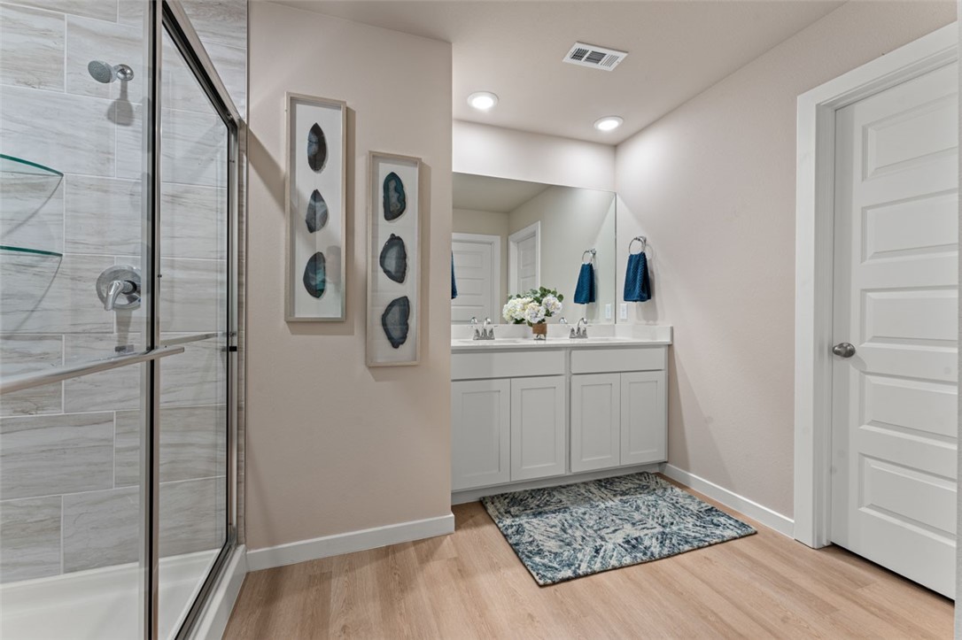 376 W Snow Bend