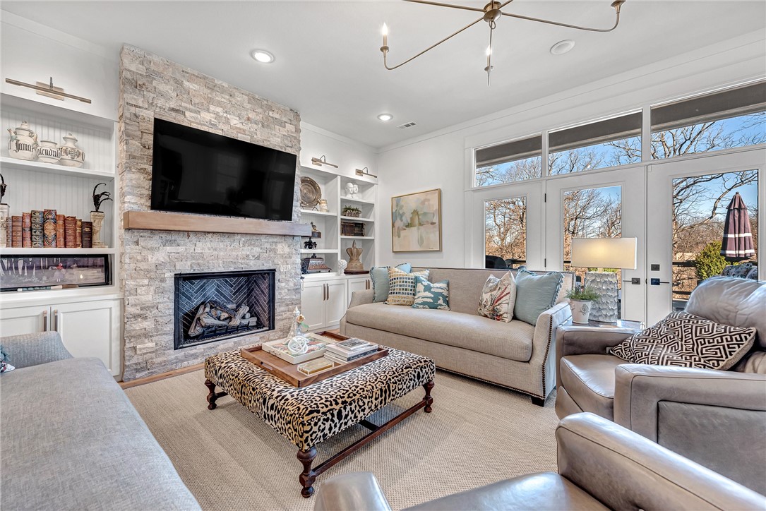 738 Kensington Cove