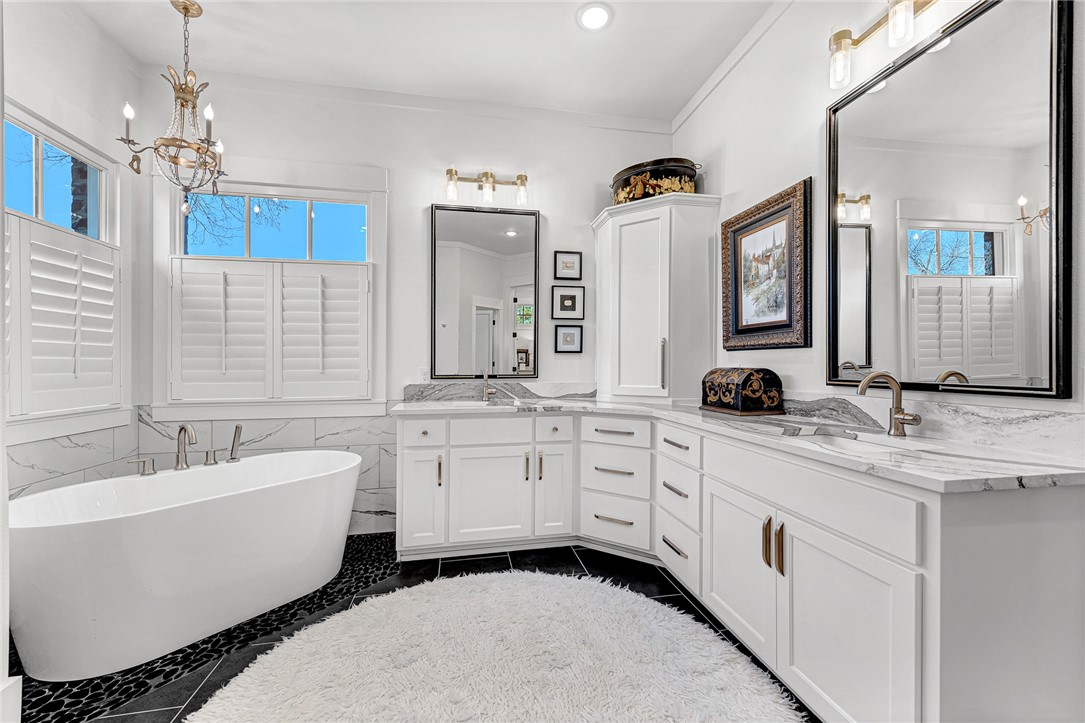 738 Kensington Cove