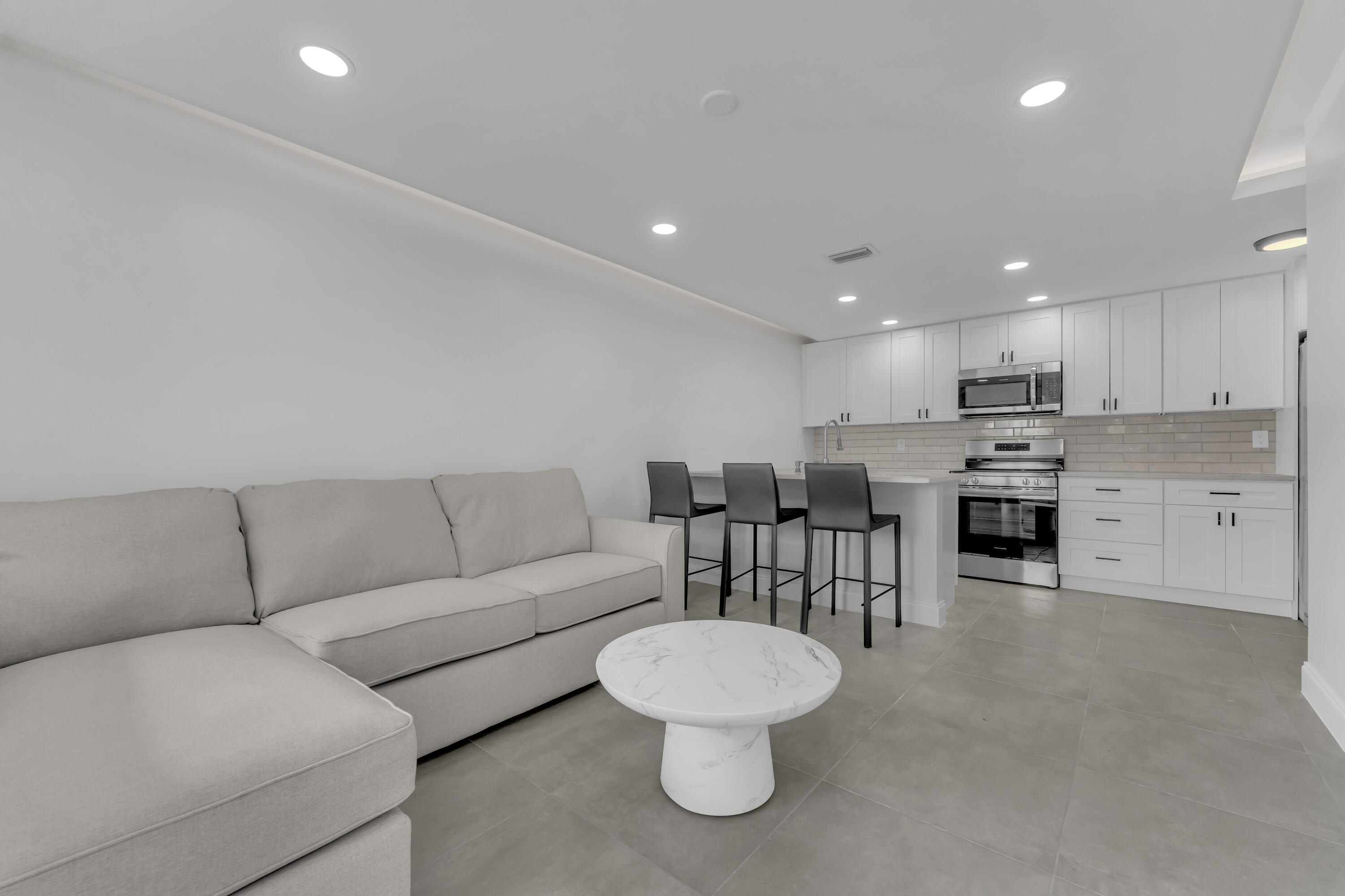 381 SE 15th Avenue 1
