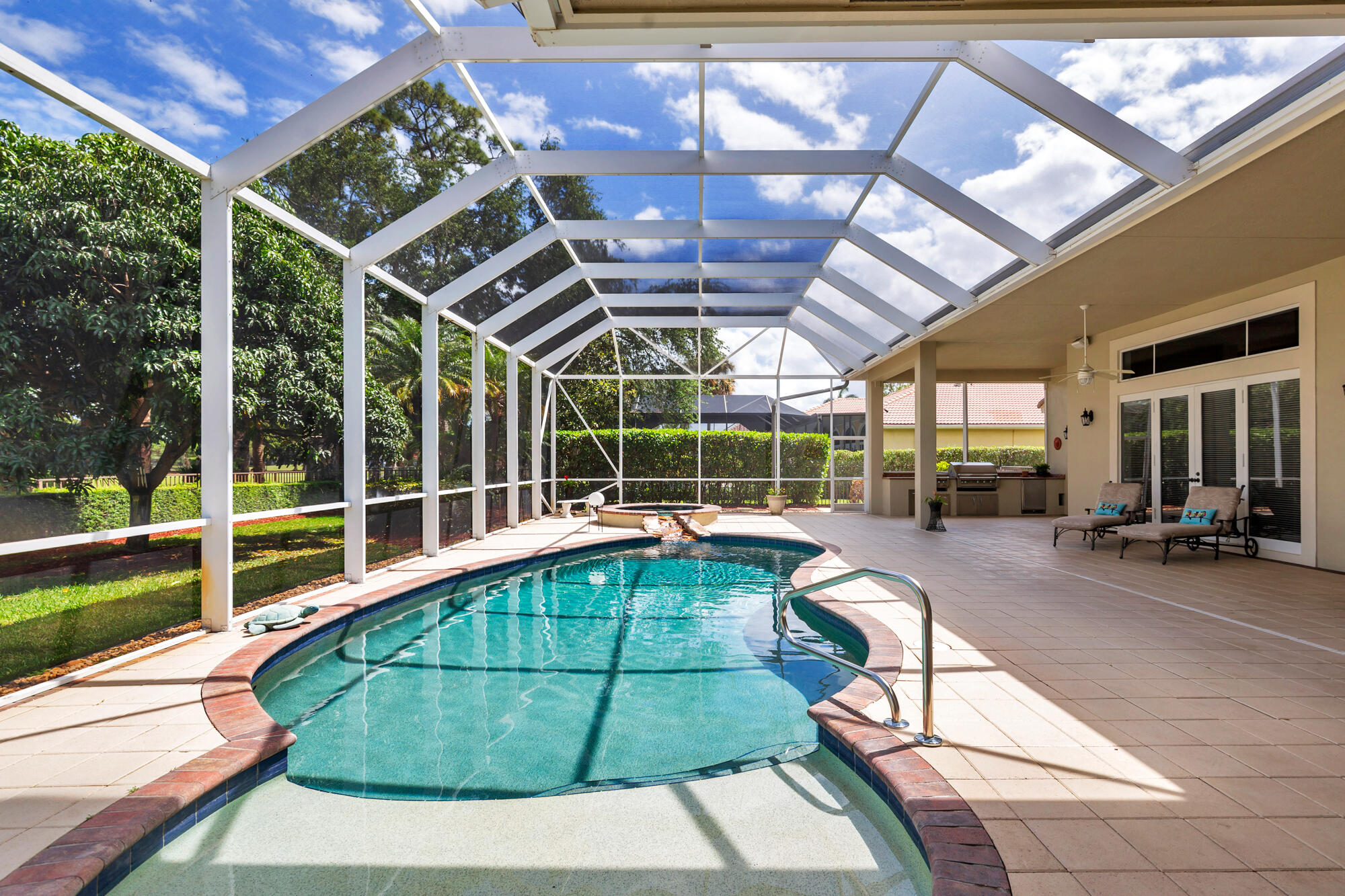594 N Country Club Drive