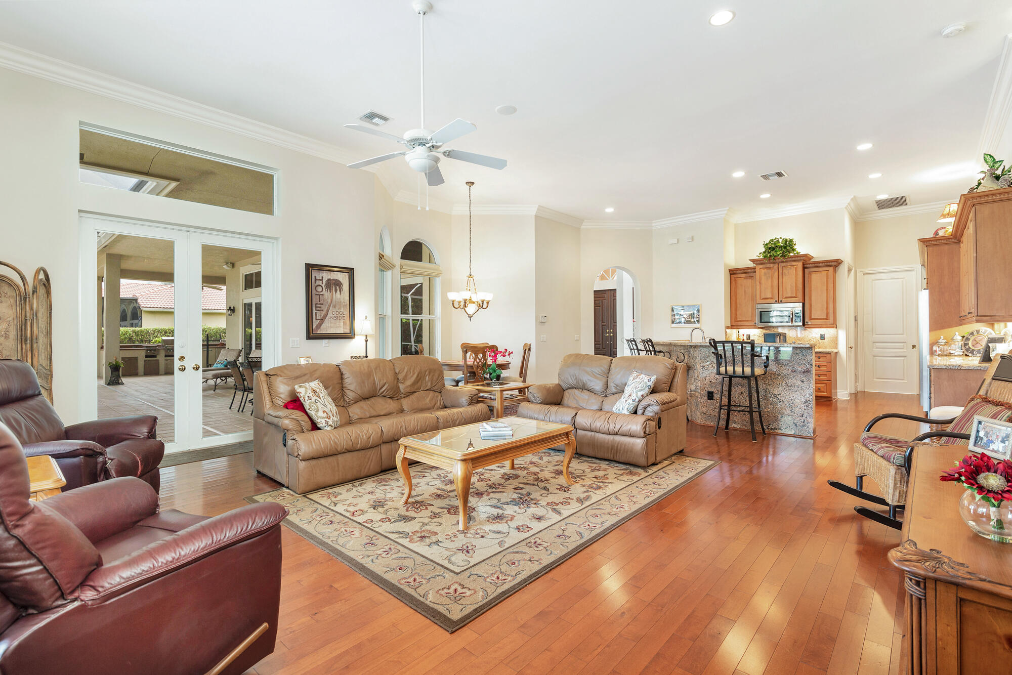594 N Country Club Drive
