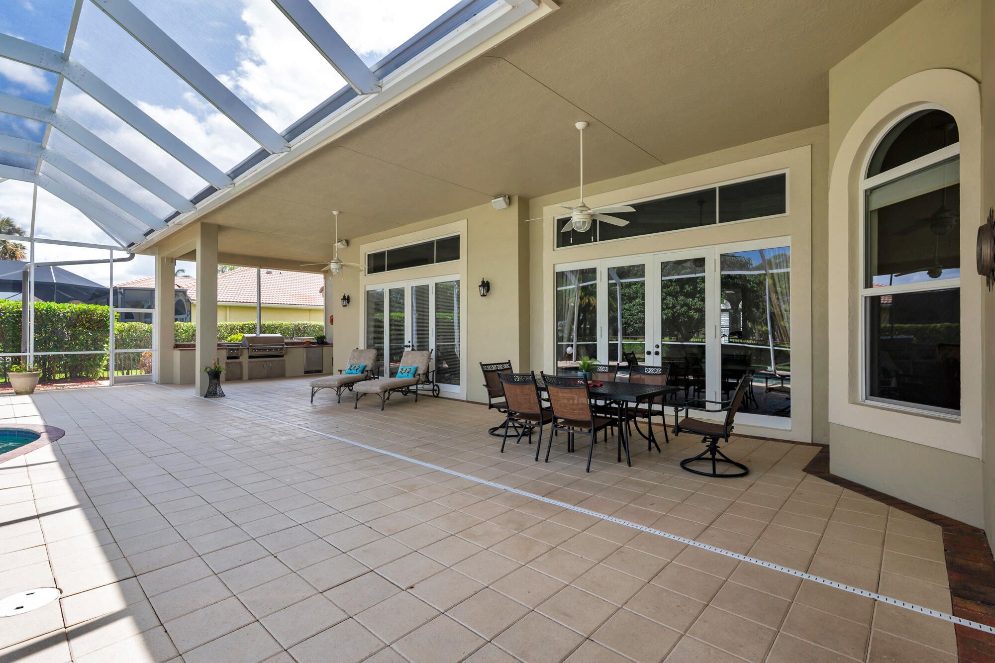 594 N Country Club Drive