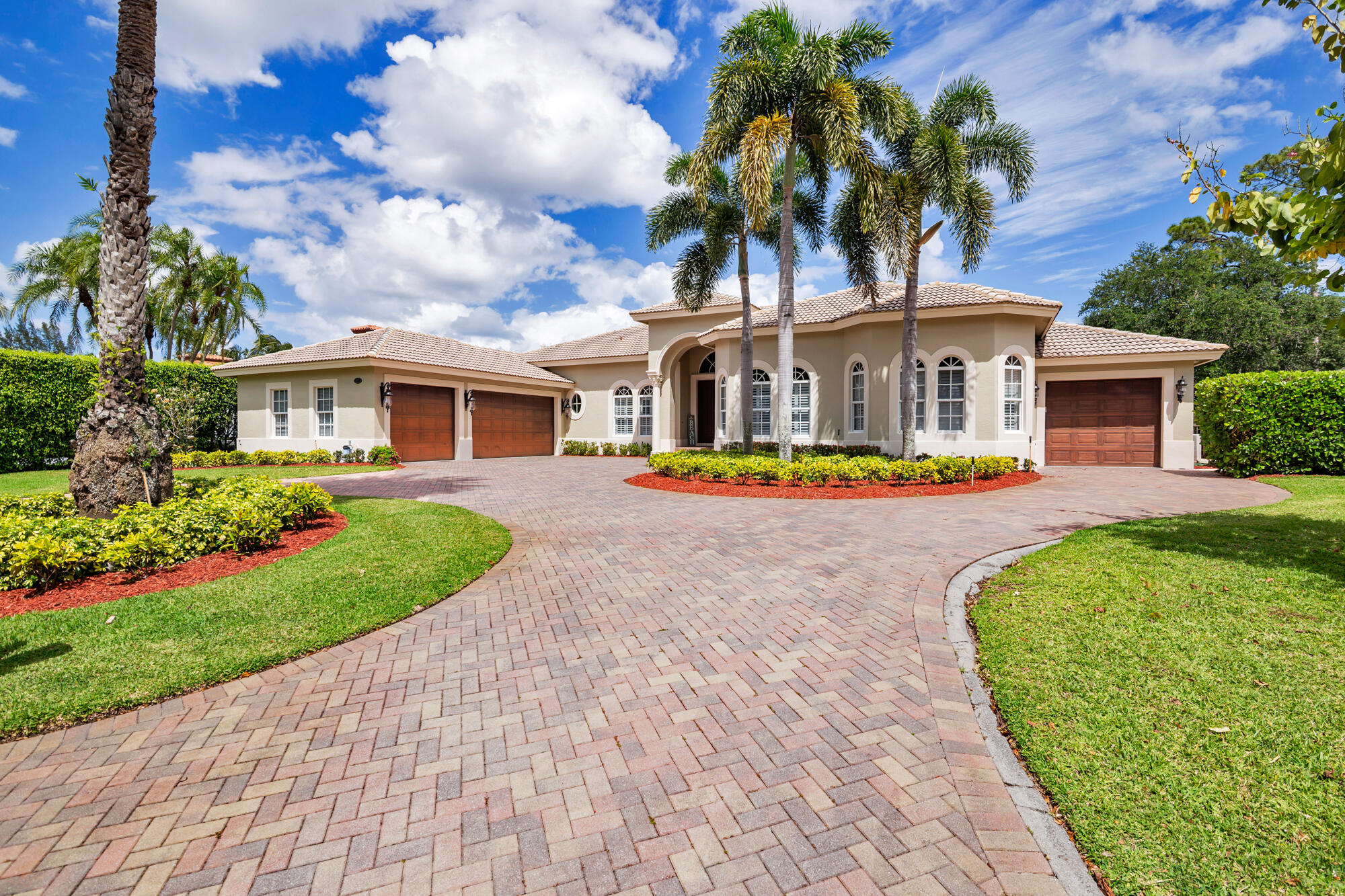 594 N Country Club Drive