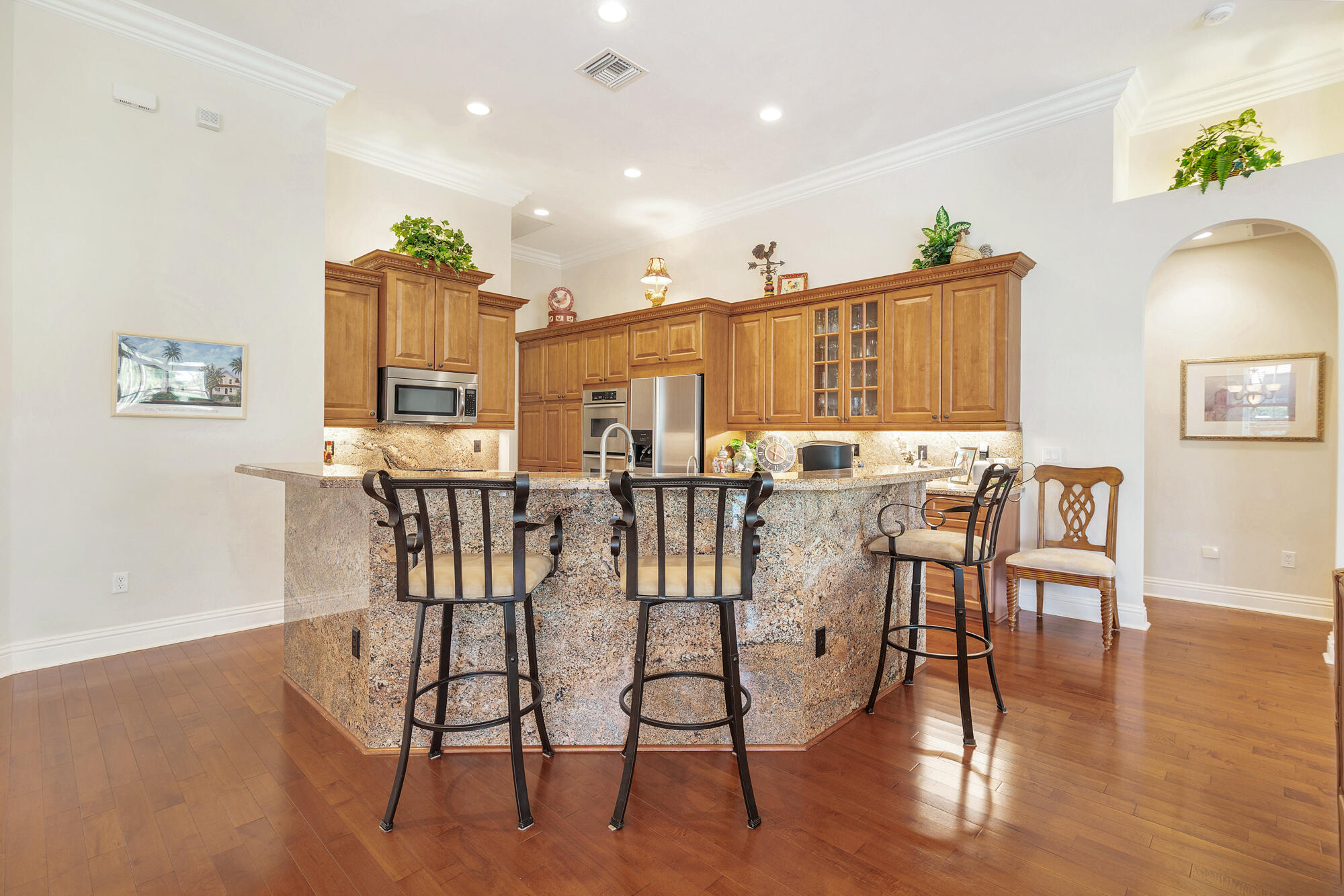 594 N Country Club Drive