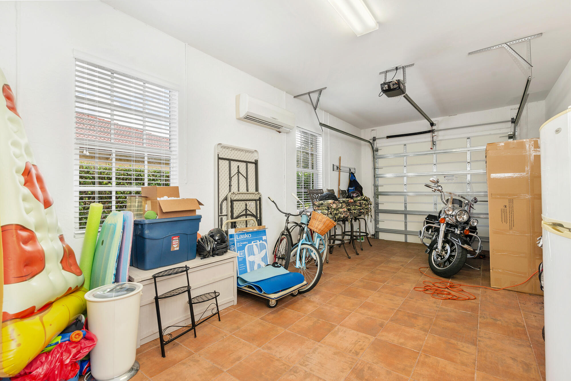 594 N Country Club Drive
