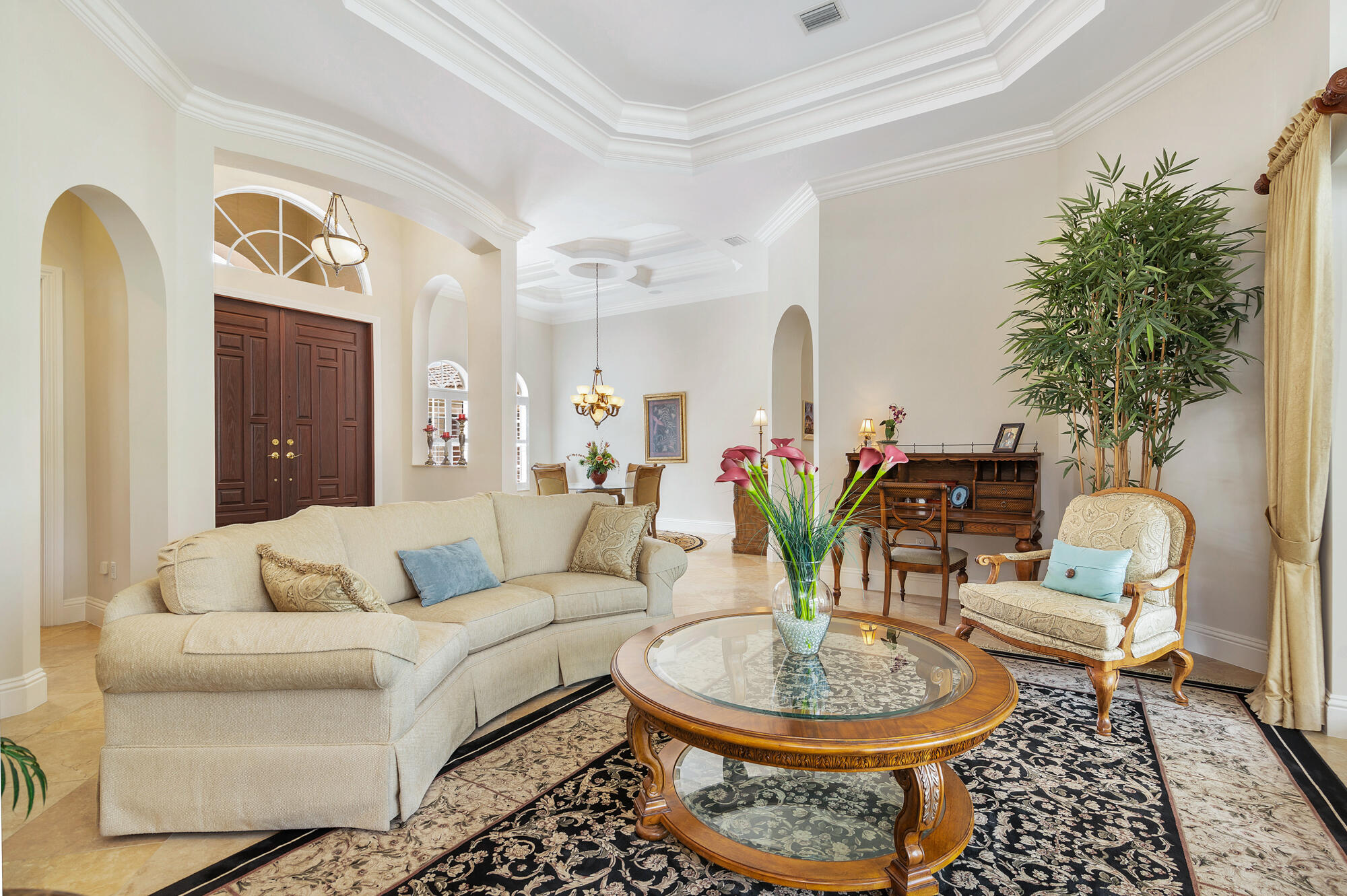 594 N Country Club Drive