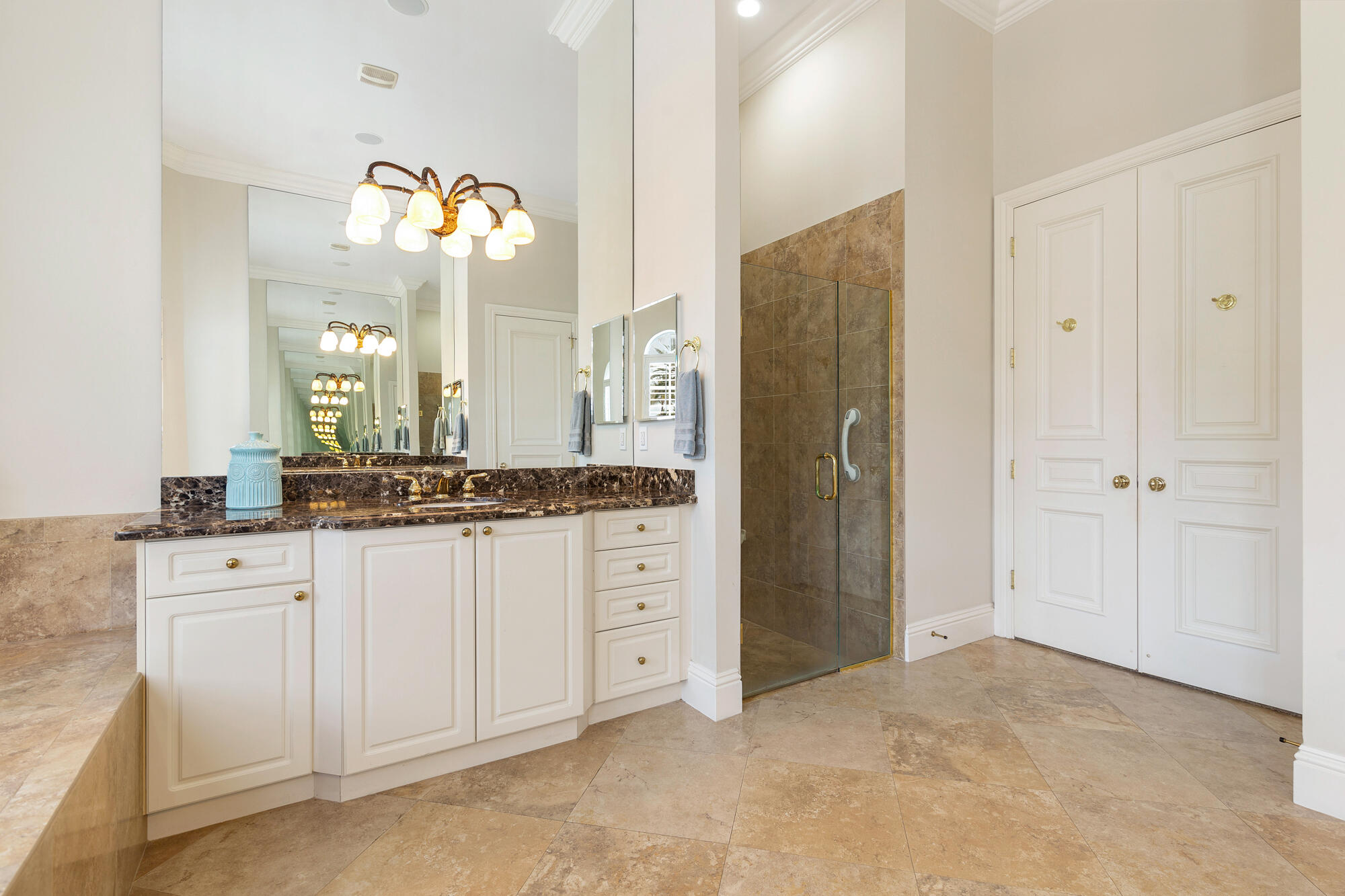 594 N Country Club Drive