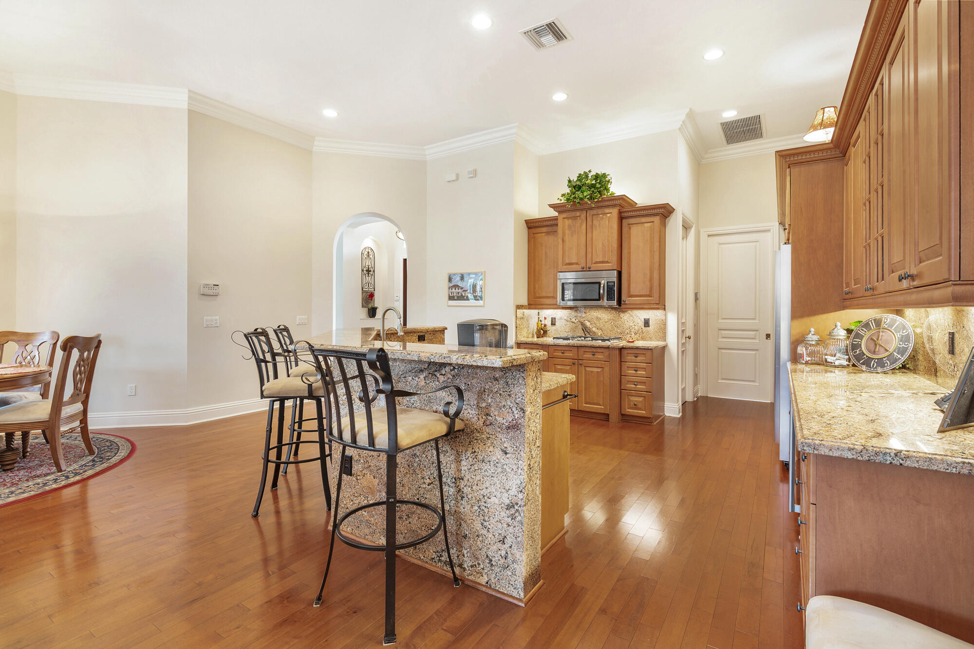 594 N Country Club Drive