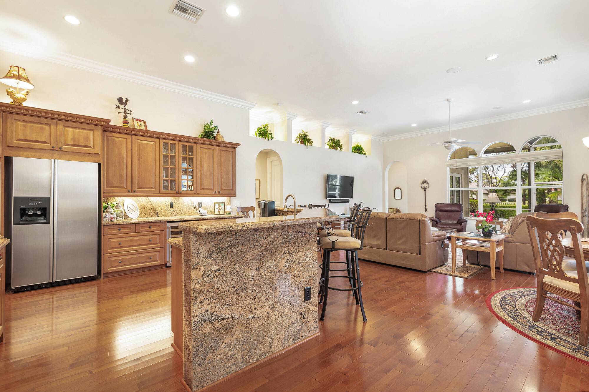 594 N Country Club Drive