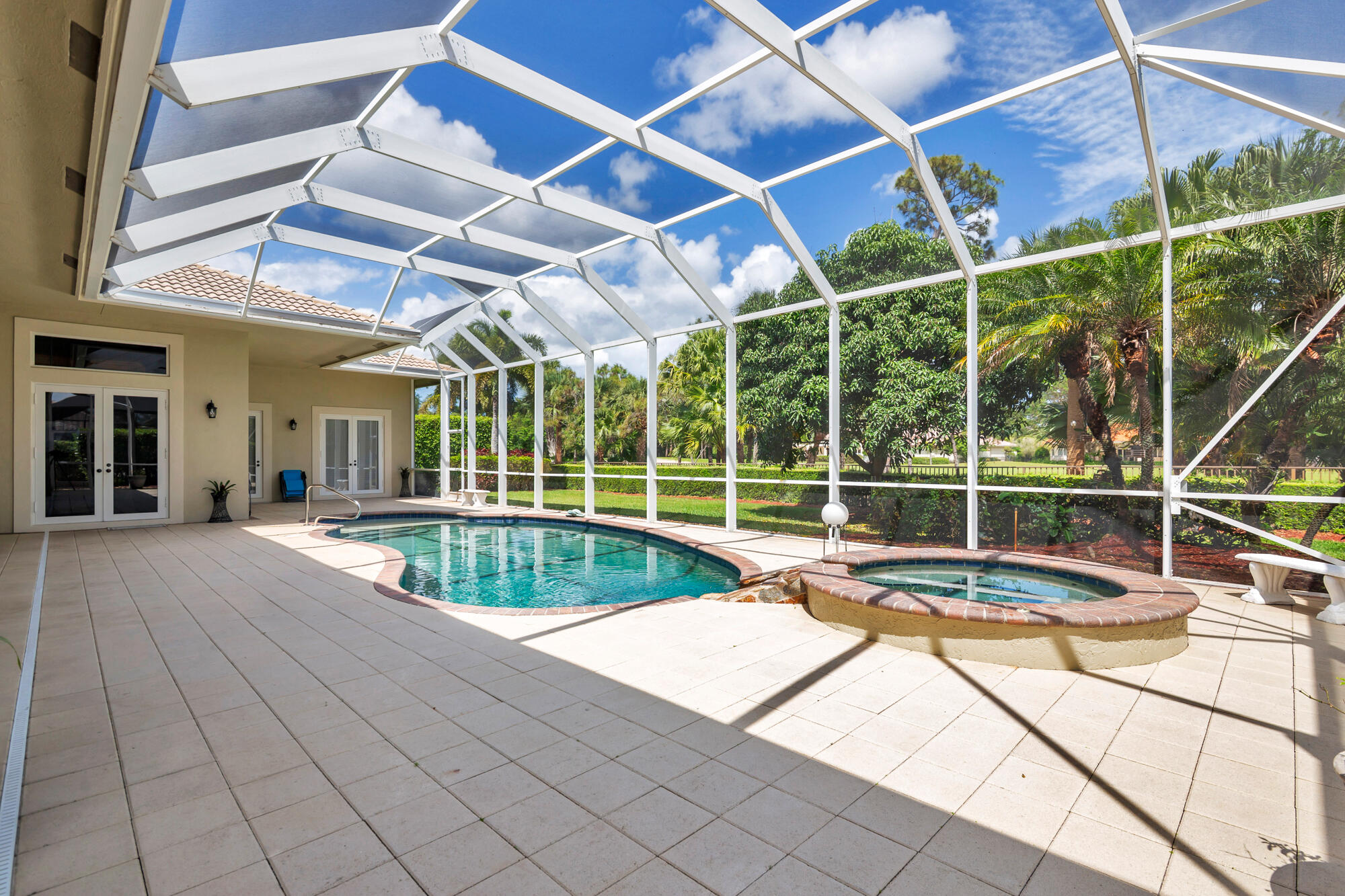 594 N Country Club Drive