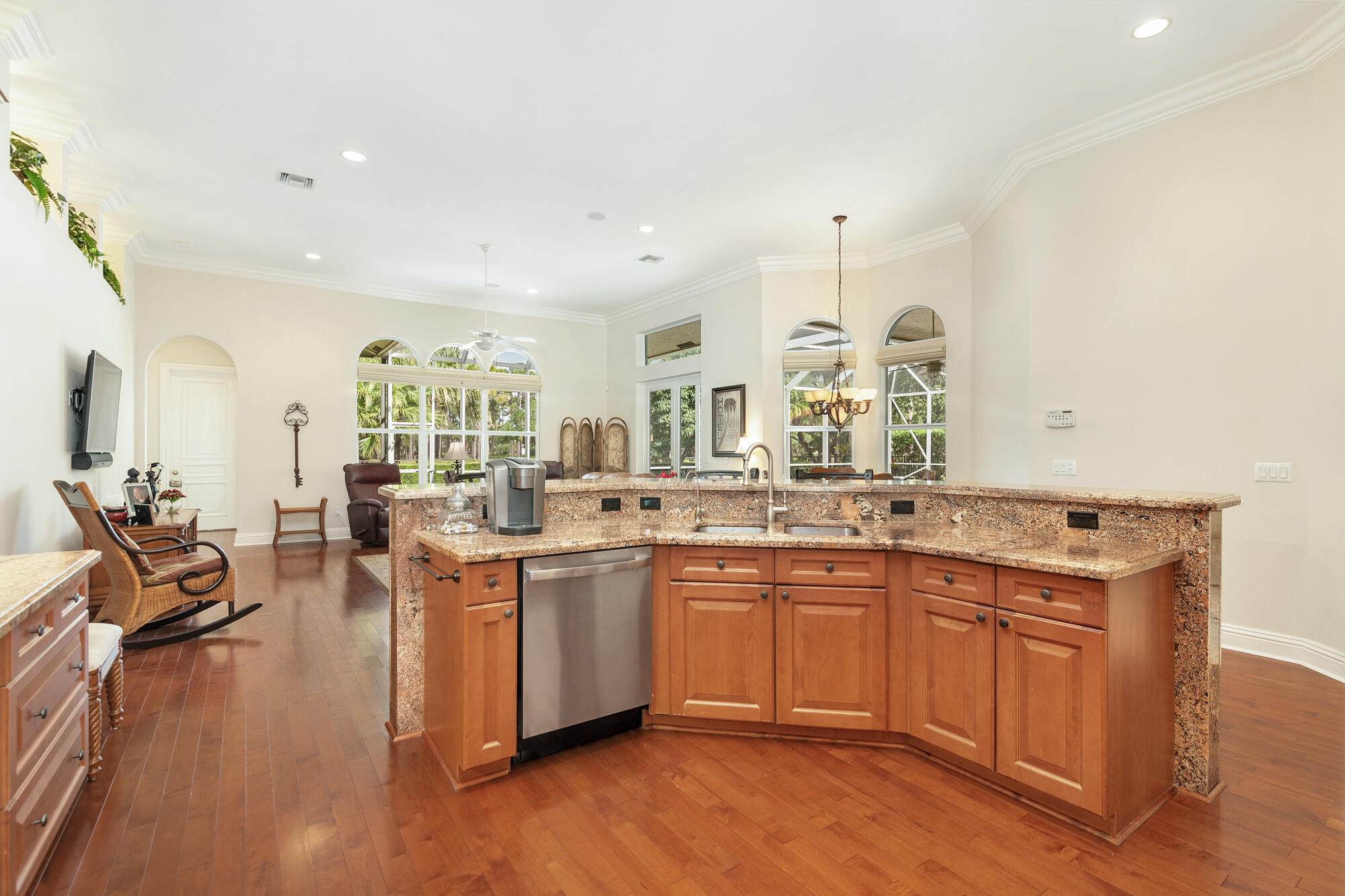 594 N Country Club Drive
