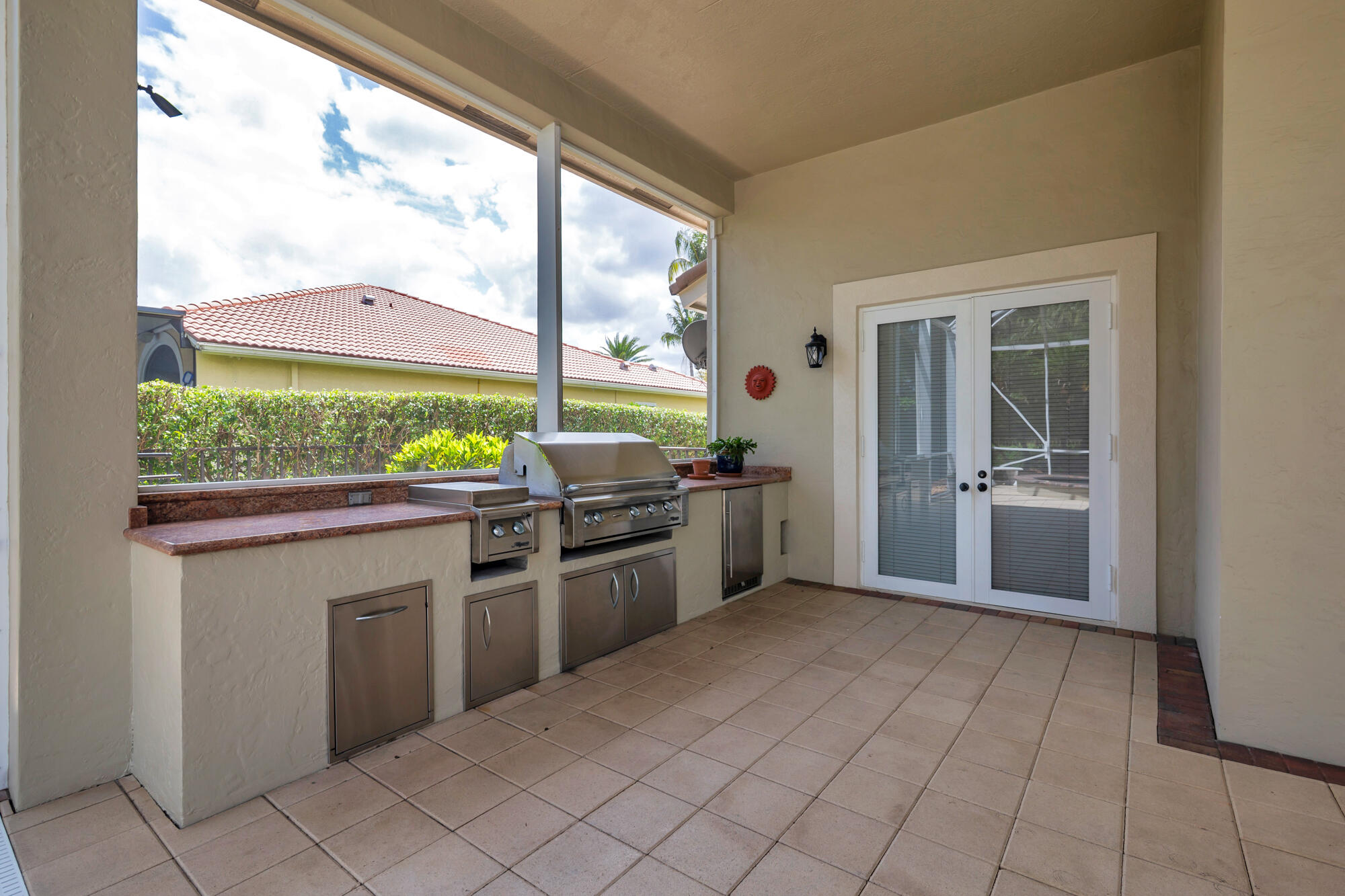 594 N Country Club Drive