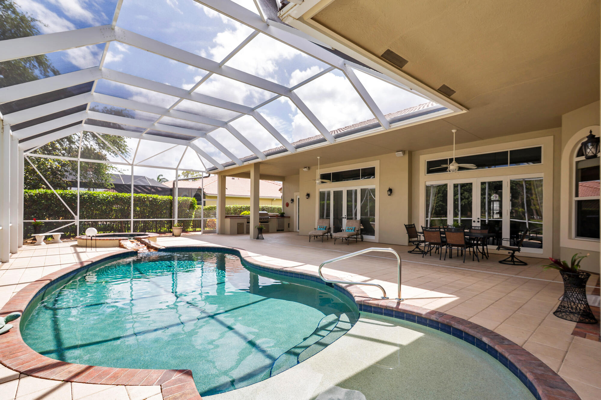 594 N Country Club Drive