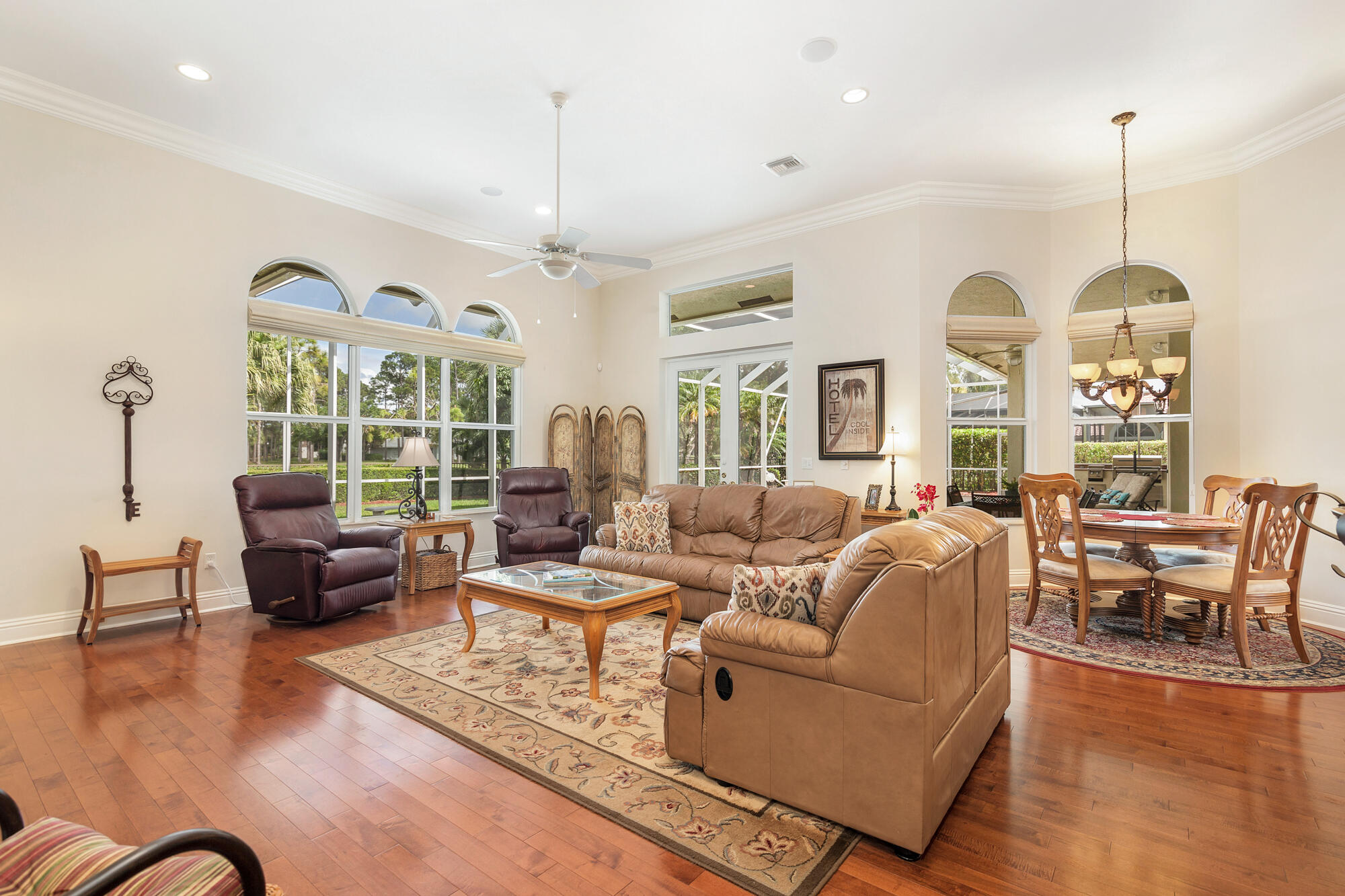 594 N Country Club Drive