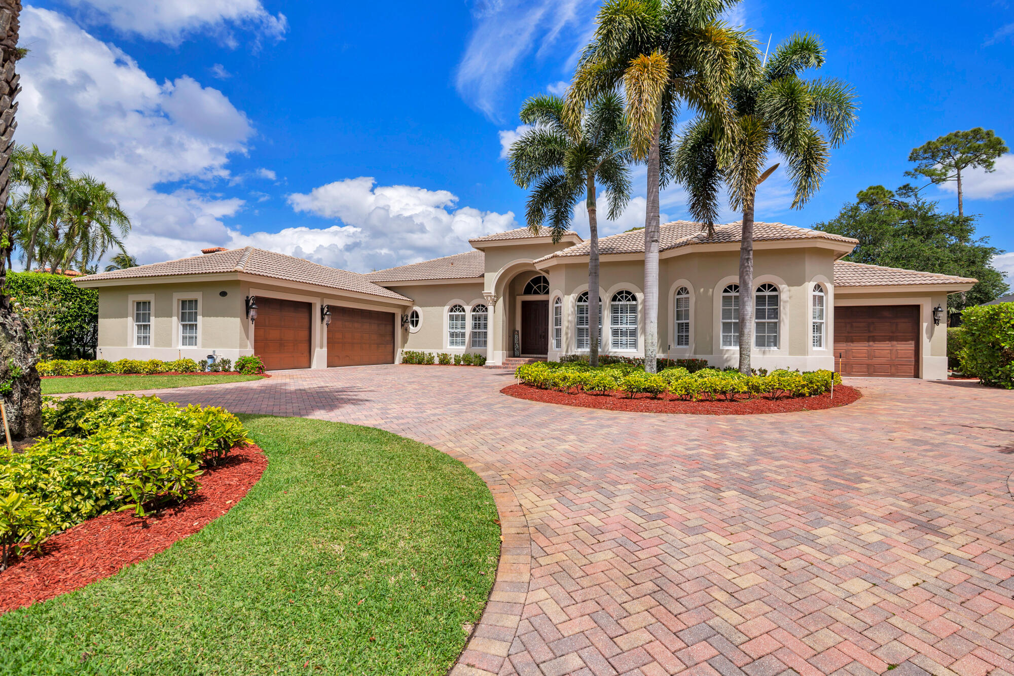 594 N Country Club Drive
