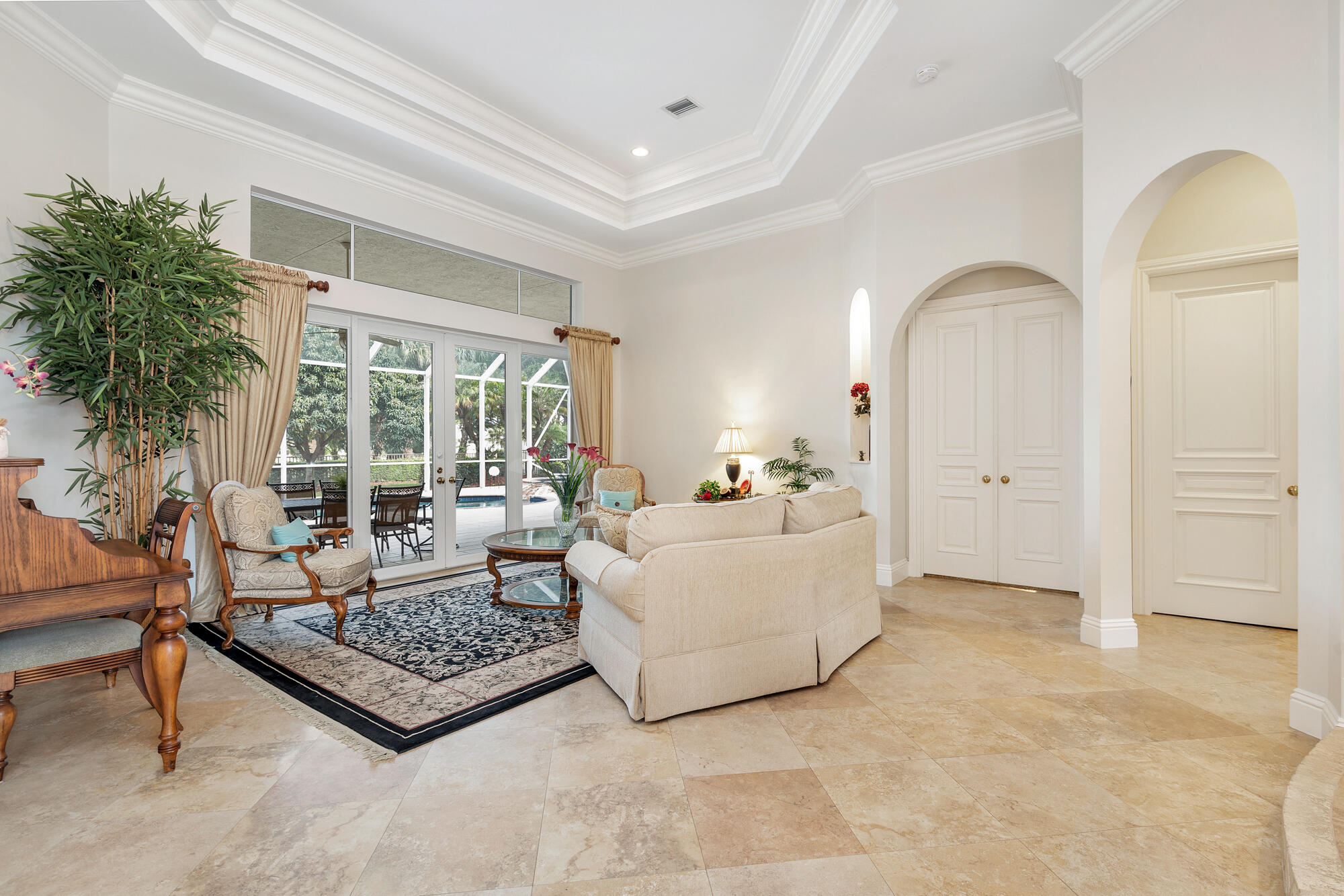 594 N Country Club Drive