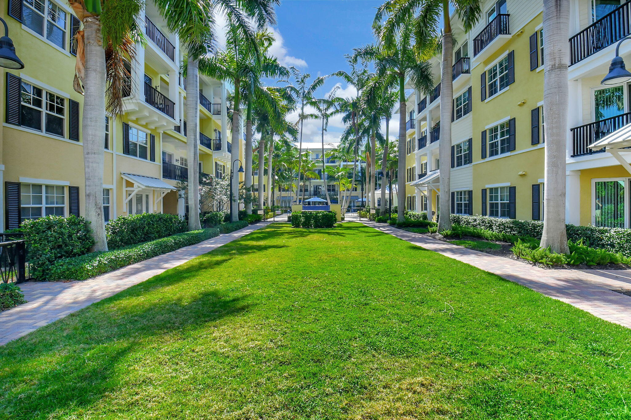 225 S Latitude Circle 105