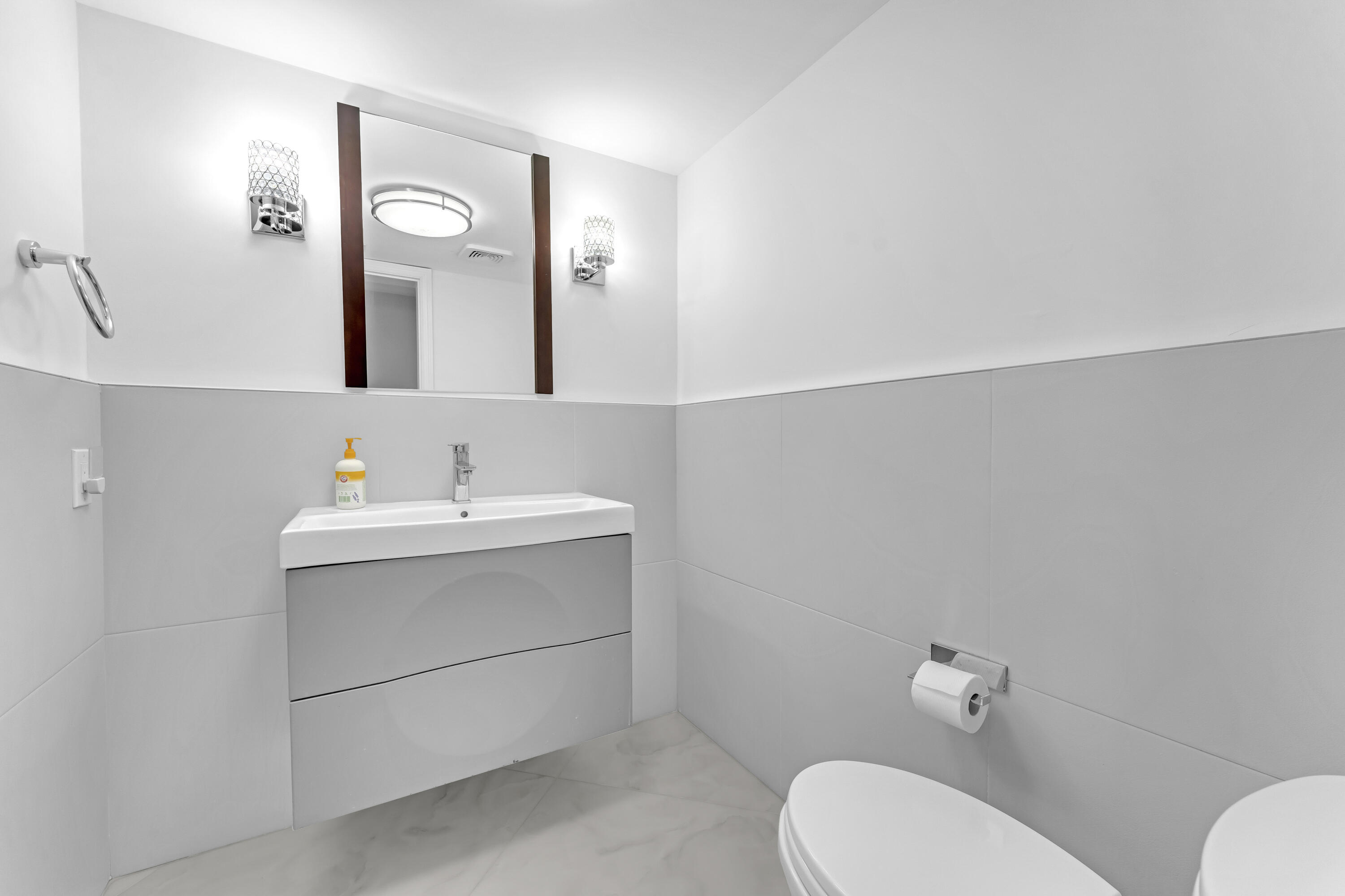 7578 Regency Lake Drive 802