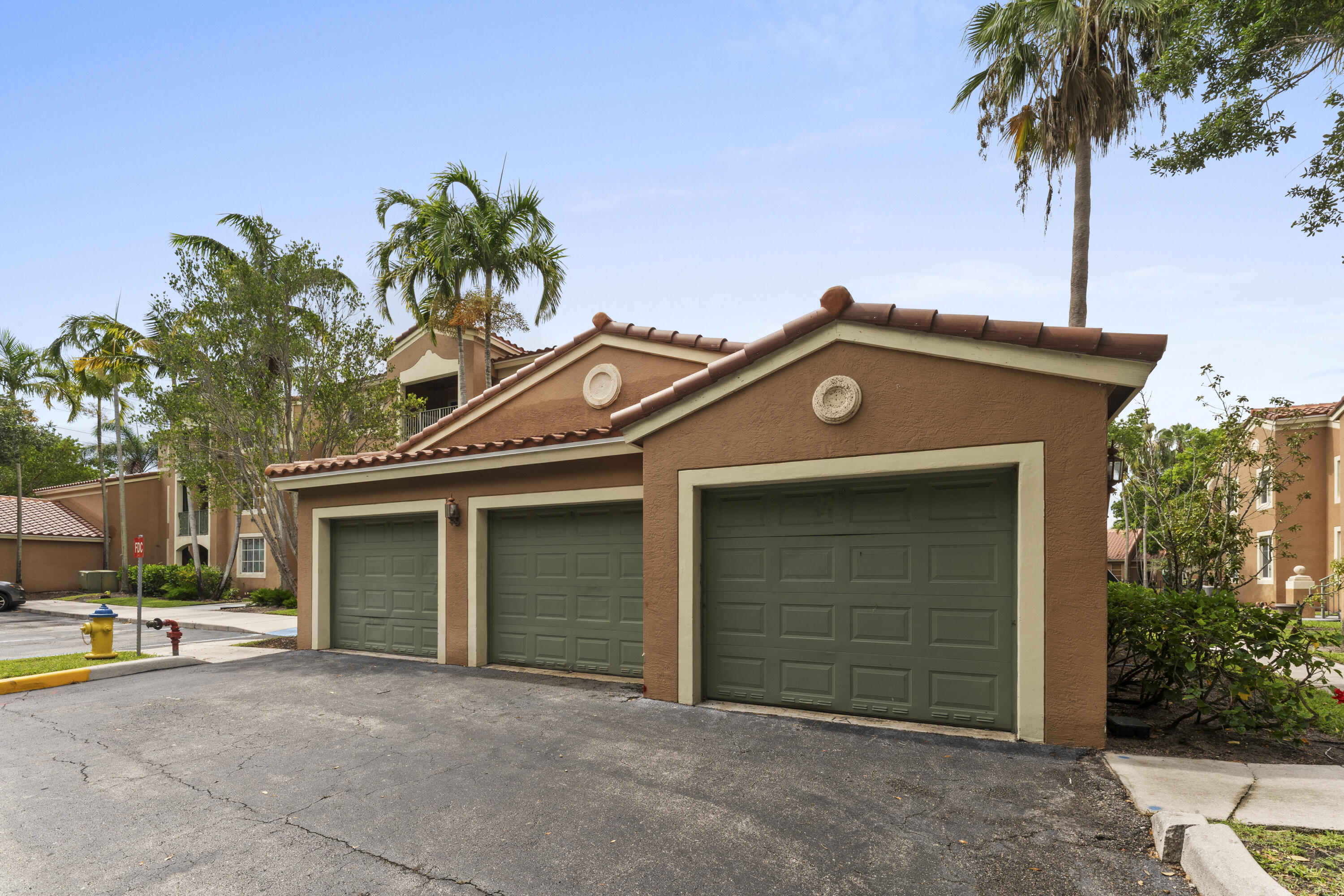 4812 N State Road 7 12205