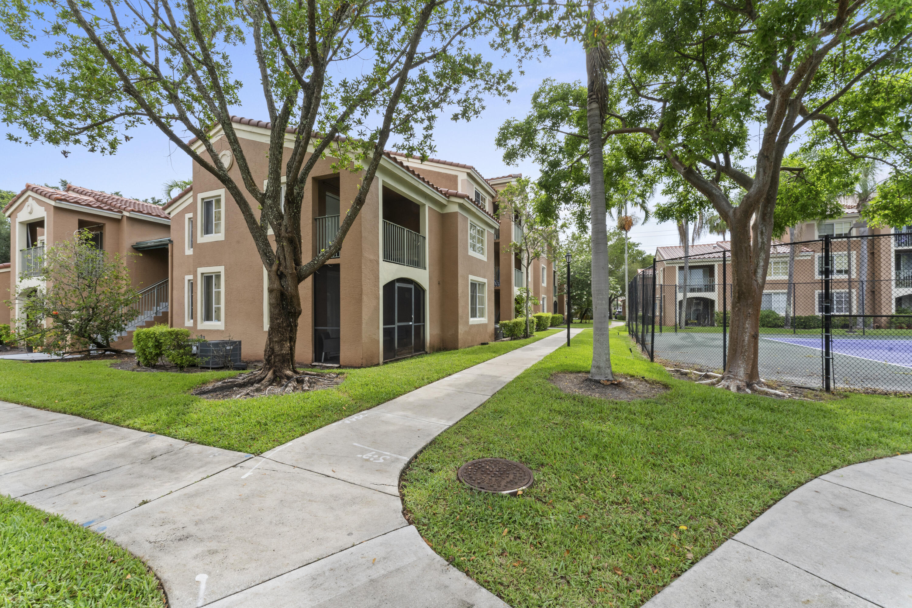 4812 N State Road 7 12205