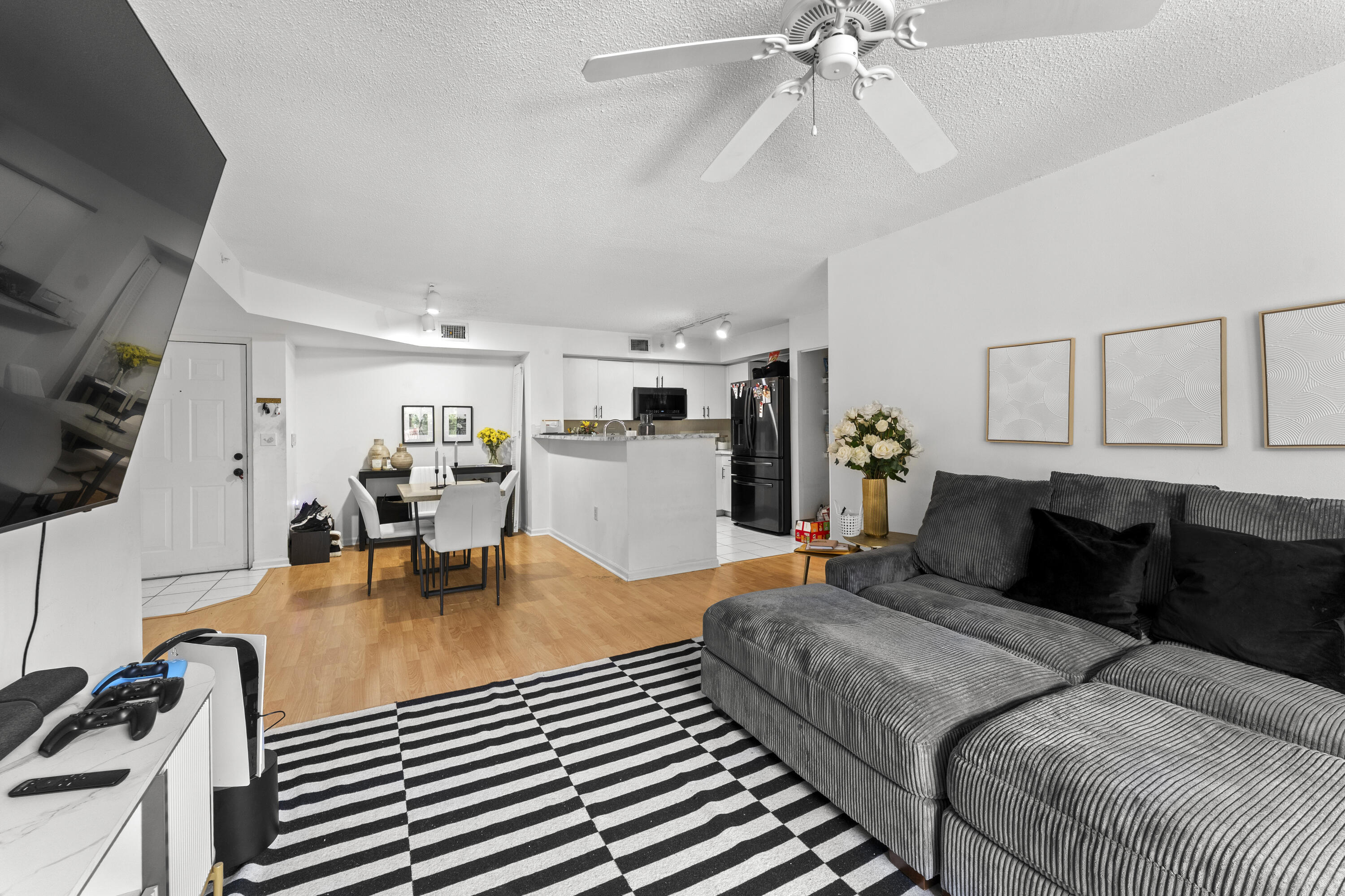 4812 N State Road 7 12205