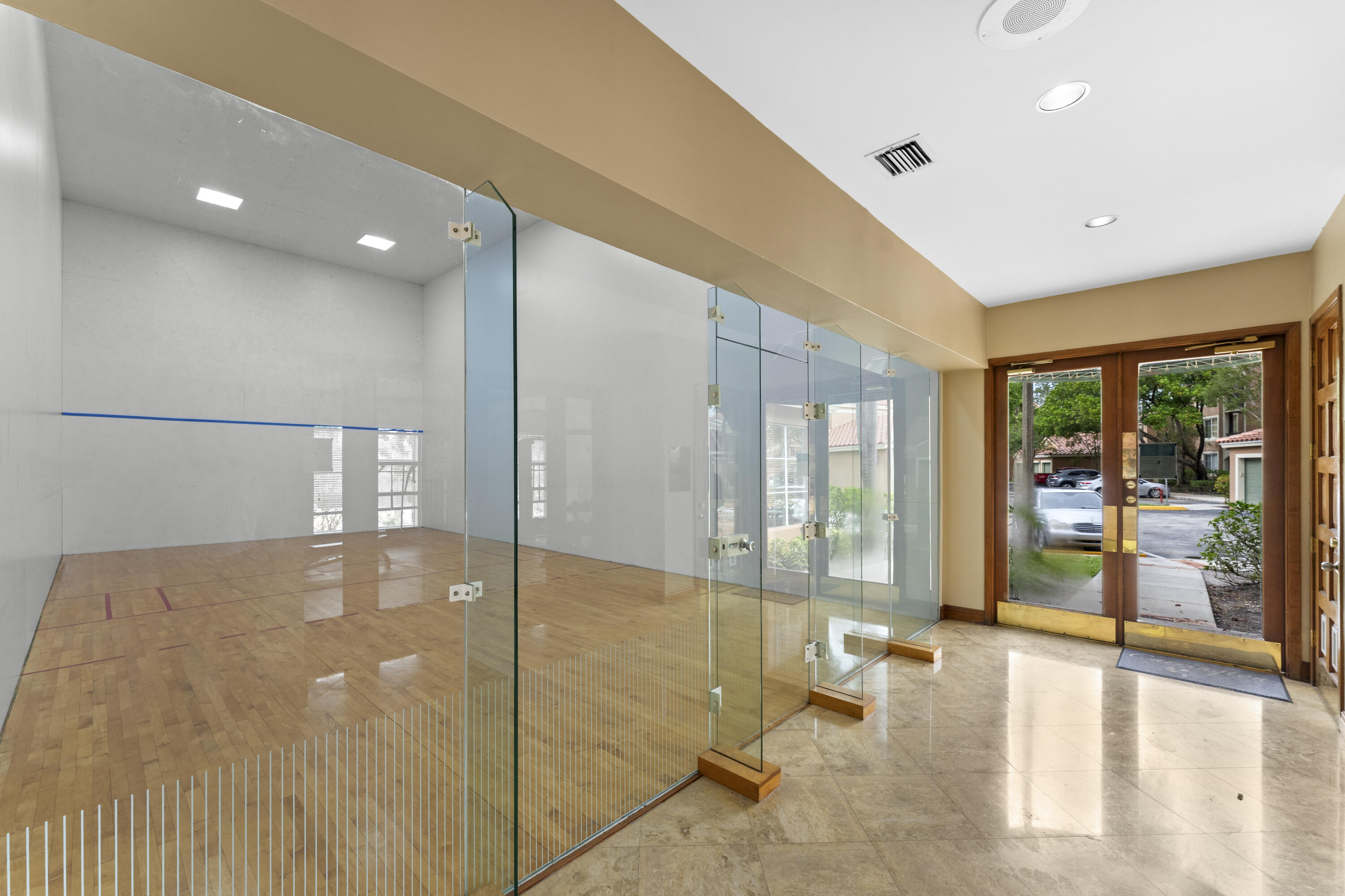 4812 N State Road 7 12205