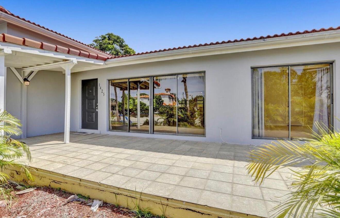 1425 NE 4TH Court